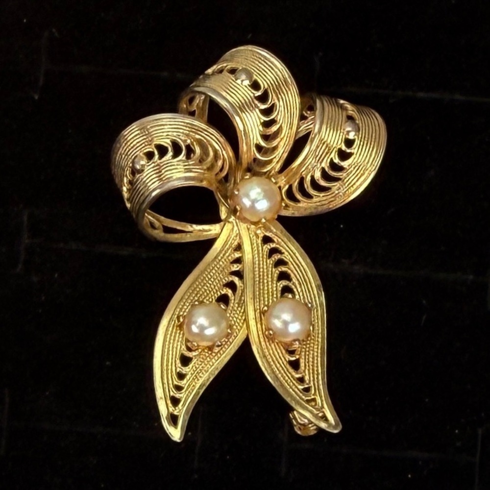 Vintage Gold Tone Filigree Bow Brooch Faux Pearl Ribbon Statement Pin